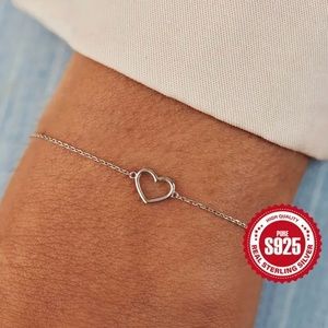 925 Sterling Silver Thin Chain Elegant Love Heart Bracelet New in Packaging